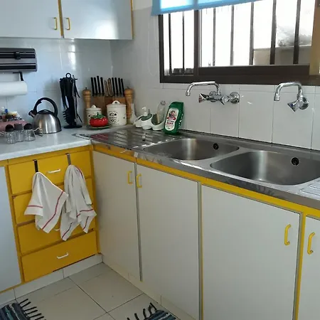 Shared 1st Floor Habitación en casa particular Limassol