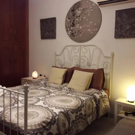 Shared 1st Floor Habitación en casa particular