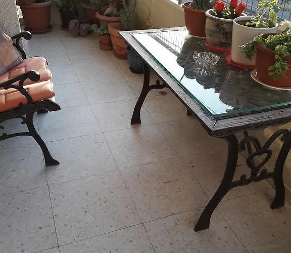 ホームステイ Shared 1st Floor *