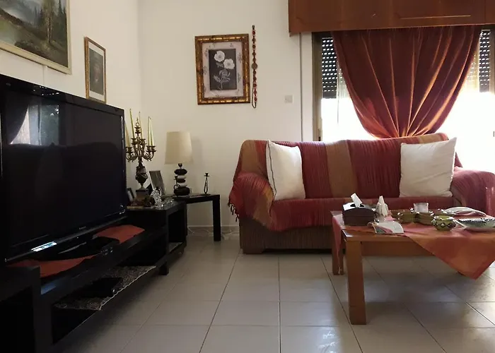 Shared 1st Floor ホームステイ リマソール